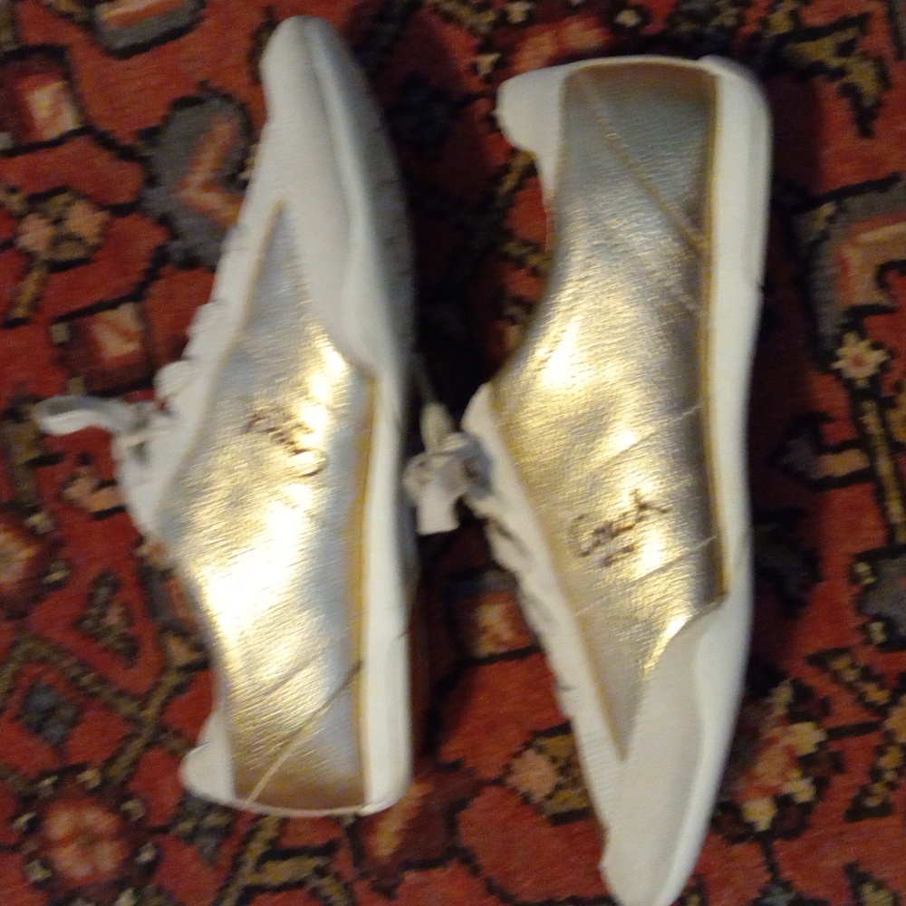 Like New! Coach 26 Reina Metalic Gold Low Cut Sneaker - Picture 3 of 7